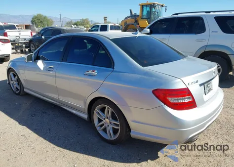 2012 Mercedes-Benz C 250 Sport из США, поврежденный, VIN WDDGF4HB9CA615676
